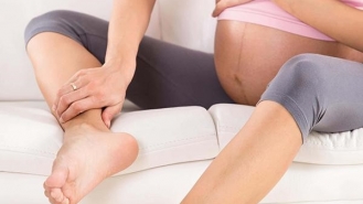 راهکار های عملی برای کاهش ورم پا در بارداری